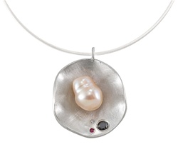 Oyster pendant